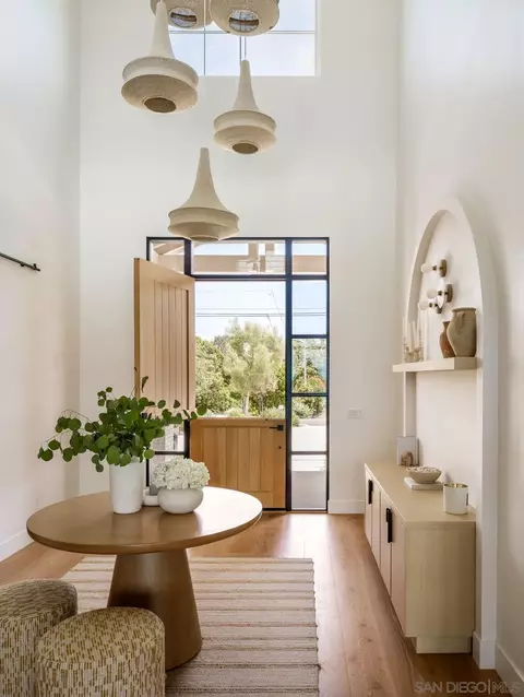 Entry Way - 1212 Hymettus Ave, Encinitas, CA 92024 photo 1 of 2