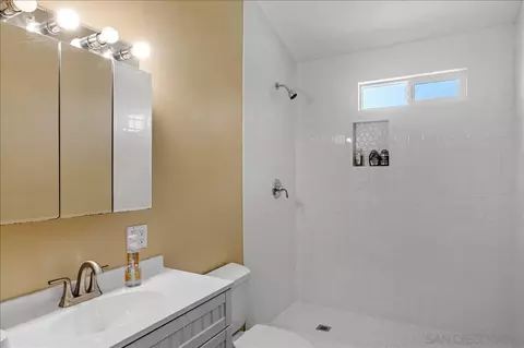 Bath - 5461 Rainbow Crk, Fallbrook, CA 92028 photo 1 of 1