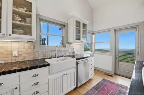 Kitchen - 7256 Cosmit Ln, Julian, CA 92036 photo 4 of 5