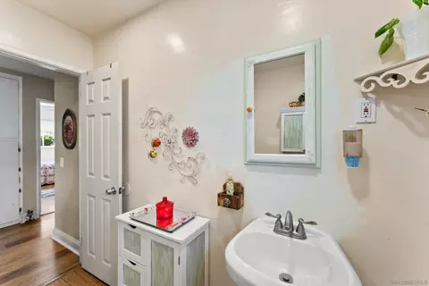 Bath - 127 W 11th, Escondido, CA 92025 photo 3 of 6