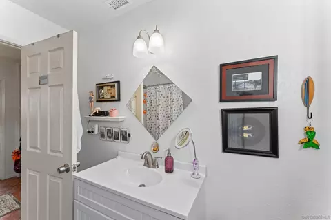 Bath - 127 W 11th, Escondido, CA 92025 photo 5 of 6