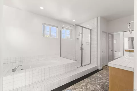 Bath - 941 Avocado Pl, Del Mar, CA 92014 photo 1 of 4