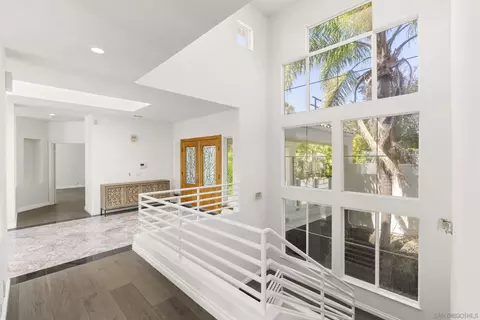 Entry Way - 941 Avocado Pl, Del Mar, CA 92014 photo 3 of 6