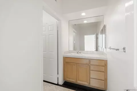 Bath - 941 Avocado Pl, Del Mar, CA 92014 photo 4 of 4