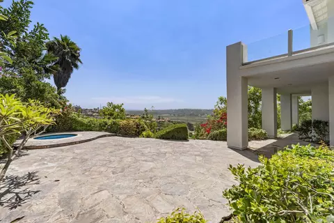 Exterior - 941 Avocado Pl, Del Mar, CA 92014 photo 4 of 6