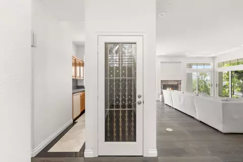 Entry Way - 941 Avocado Pl, Del Mar, CA 92014 photo 6 of 6
