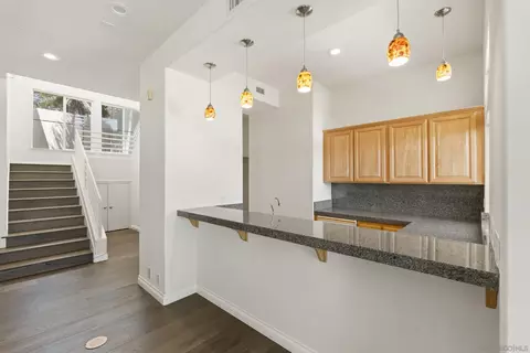 Entry Way - 941 Avocado Pl, Del Mar, CA 92014 photo 5 of 6