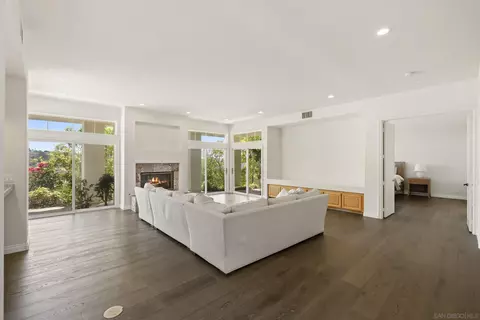 Living - 941 Avocado Pl, Del Mar, CA 92014 photo 6 of 9
