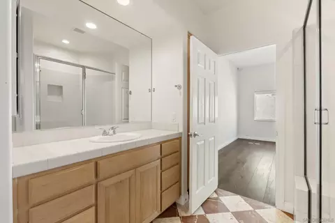 Bath - 941 Avocado Pl, Del Mar, CA 92014 photo 3 of 4