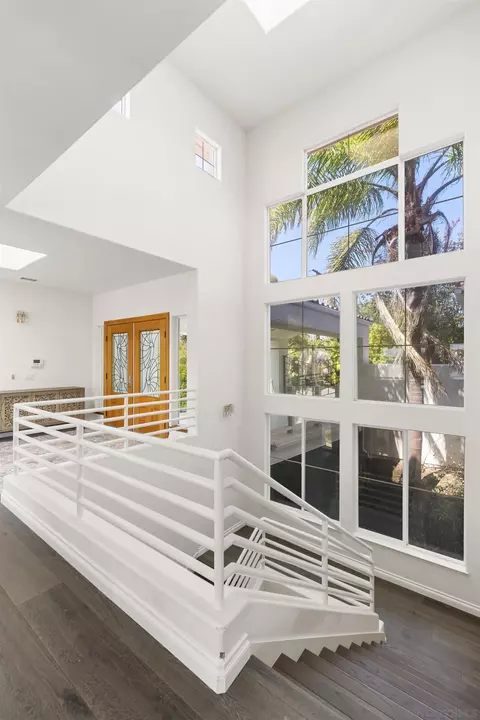 Entry Way - 941 Avocado Pl, Del Mar, CA 92014 photo 4 of 6