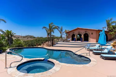 Exterior - 2369 Vern Dr, Fallbrook, CA 92028 photo 1 of 6