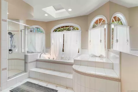 Bath - 2369 Vern Dr, Fallbrook, CA 92028 photo 1 of 3