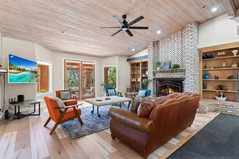 Living - 2369 Vern Dr, Fallbrook, CA 92028 photo 2 of 4