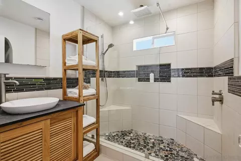 Bath - 315 B Ave, Coronado, CA 92118 photo 3 of 3