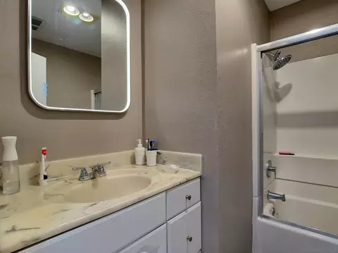 Bath - 10295 Moorpark, Spring Valley, CA 91978 photo 3 of 4