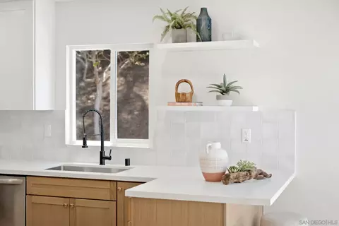 Kitchen - 4325 Via Tercero, Oceanside, CA 92056 photo 3 of 4