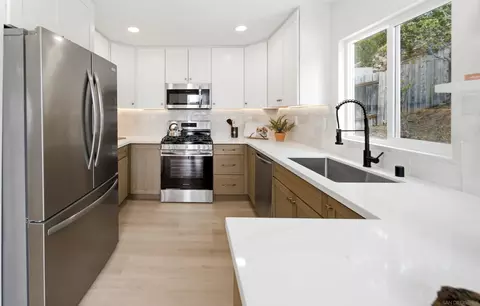 Kitchen - 4325 Via Tercero, Oceanside, CA 92056 photo 2 of 4