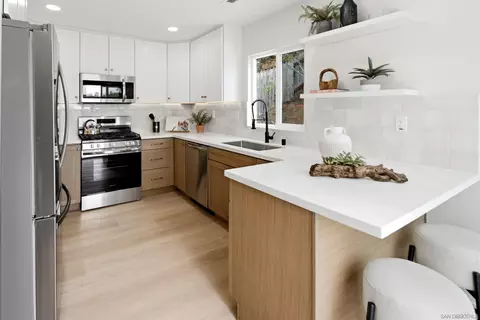 Kitchen - 4325 Via Tercero, Oceanside, CA 92056 photo 4 of 4