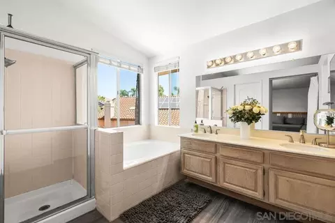Bath - 844 Rio Claro, Oceanside, CA 92057 photo 2 of 5