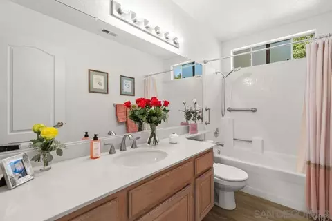 Bath - 844 Rio Claro, Oceanside, CA 92057 photo 5 of 5