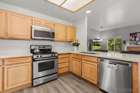 Kitchen - 844 Rio Claro, Oceanside, CA 92057 photo 4 of 5
