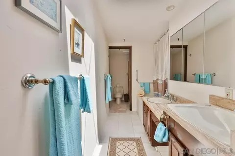 Bath - 835 D Ave #4, Coronado, CA 92118 photo 2 of 3
