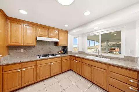 Kitchen - 13457 Sohail St, Lakeside, CA 92040 photo 3 of 6