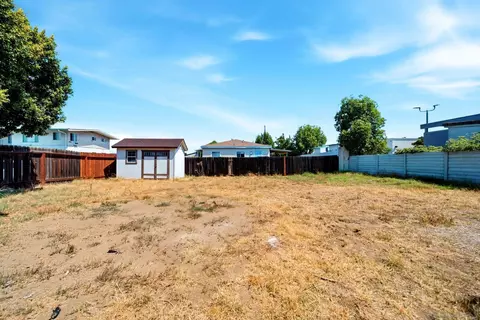 Exterior - 8852 Railroad Ave, Santee, CA 92071 photo 6 of 8