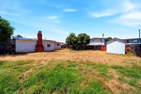 Exterior - 8852 Railroad Ave, Santee, CA 92071 photo 8 of 8