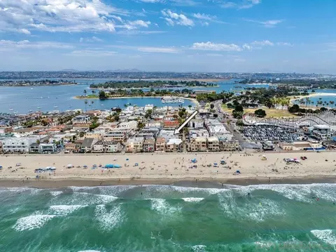 711 Island Ct #B, San Diego, CA 92109