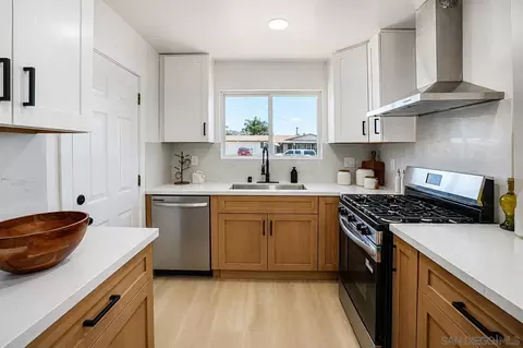 Kitchen - 834 Elkelton Blvd, Spring Valley, CA 91977 photo 2 of 2