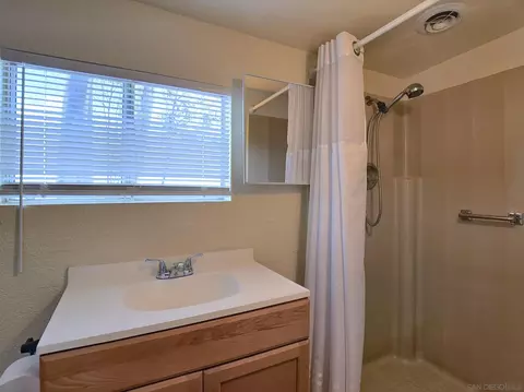 Bath - 11965 Serena Rd, Lakeside, CA 92040 photo 4 of 4