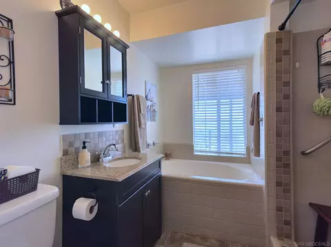 Bath - 11965 Serena Rd, Lakeside, CA 92040 photo 1 of 4