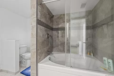 Bath - 814 America Way, Del Mar, CA 92014 photo 1 of 3