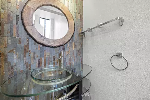 Bath - 814 America Way, Del Mar, CA 92014 photo 3 of 3