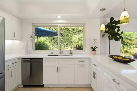 Kitchen - 630 S Nardo, Solana Beach, CA 92075 photo 2 of 4