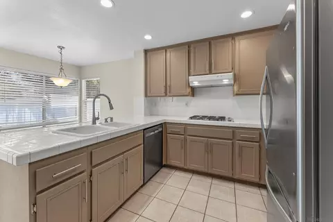 Kitchen - 2450 Eastridge Loop, Chula Vista, CA 91915 photo 2 of 4