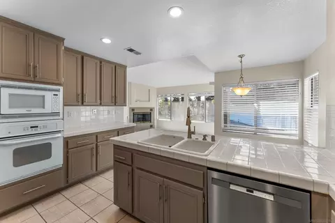 Kitchen - 2450 Eastridge Loop, Chula Vista, CA 91915 photo 3 of 4