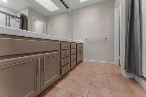 Bath - 2450 Eastridge Loop, Chula Vista, CA 91915 photo 3 of 6