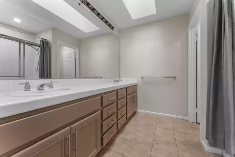 Bath - 2450 Eastridge Loop, Chula Vista, CA 91915 photo 4 of 6