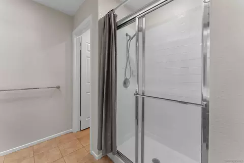 Bath - 2450 Eastridge Loop, Chula Vista, CA 91915 photo 5 of 6