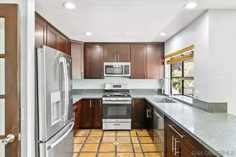 Kitchen - 2337 Fallingleaf, Oceanside, CA 92056 photo 3 of 4