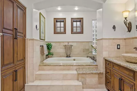 Bath - 120 C Ave #206, Coronado, CA 92118 photo 10 of 10
