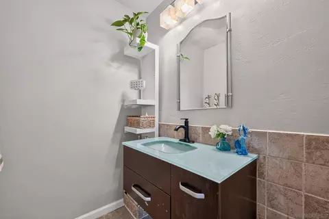 Bath - 10376 Frank Ln, Santee, CA 92071 photo 2 of 3