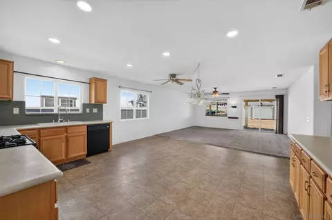 Living - 798 Abelia Ln, Perris, CA 92571 photo 4 of 4