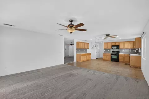 Living - 798 Abelia Ln, Perris, CA 92571 photo 3 of 4