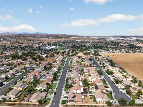View/Area - 798 Abelia Ln, Perris, CA 92571 photo 6 of 8