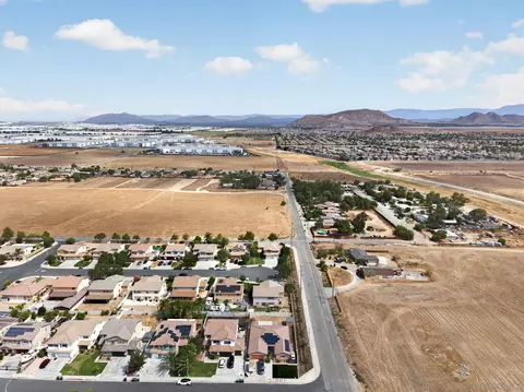 View/Area - 798 Abelia Ln, Perris, CA 92571 photo 7 of 8