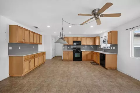 Kitchen - 798 Abelia Ln, Perris, CA 92571 photo 1 of 3