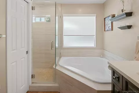 Bath - 4116 Mars Way, La Mesa, CA 91941 photo 2 of 6